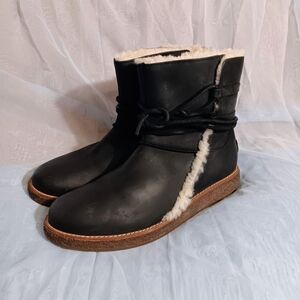 UGG Australia Luisa Water Resistant Genuine Leather Black Boots SIZE